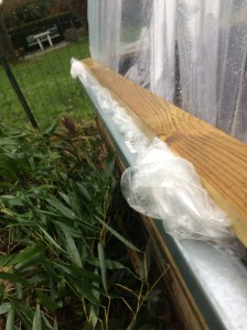 Fabrication d'un bac à semis, avec tunnel en plastique et protection contre les limaces.